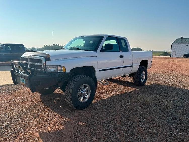 2001 Dodge Ram 2500 Equipment Image0