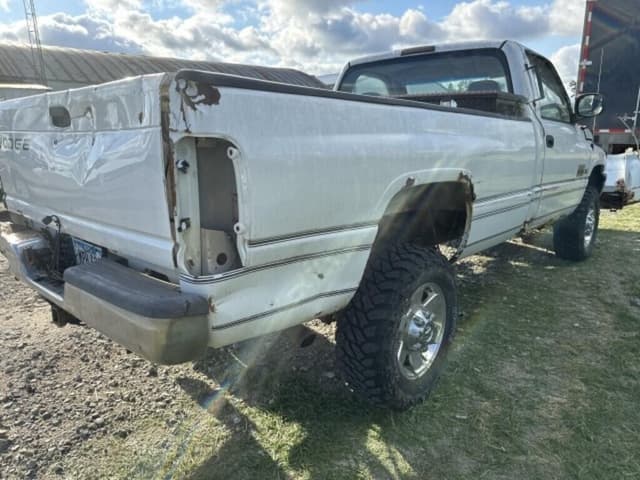 Image of Dodge Ram 2500 equipment image 2