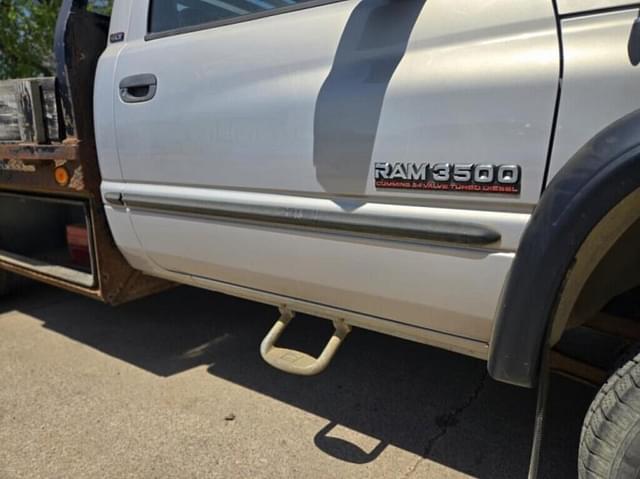 Image of Dodge Ram 3500 equipment image 3