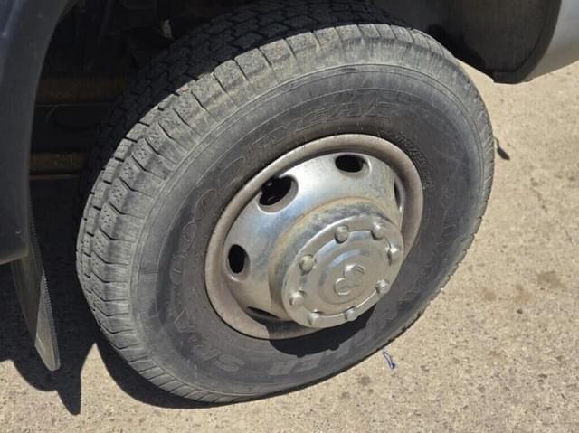 Image of Dodge Ram 3500 equipment image 2