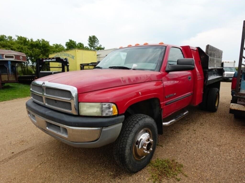 2001 Dodge Ram 3500 Equipment Image0