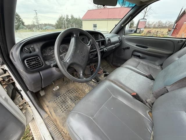 Image of Dodge Ram 3500 equipment image 2