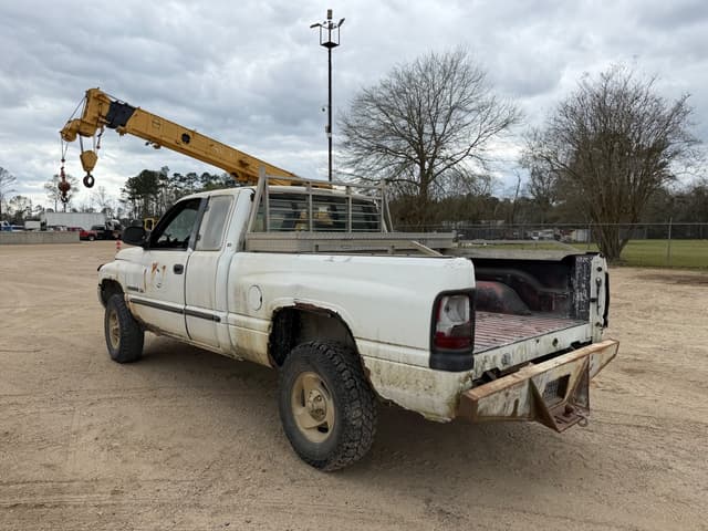 Image of Dodge Ram 1500 equipment image 3