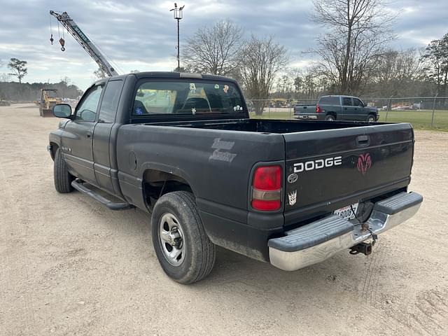 Image of Dodge Ram 1500 equipment image 3