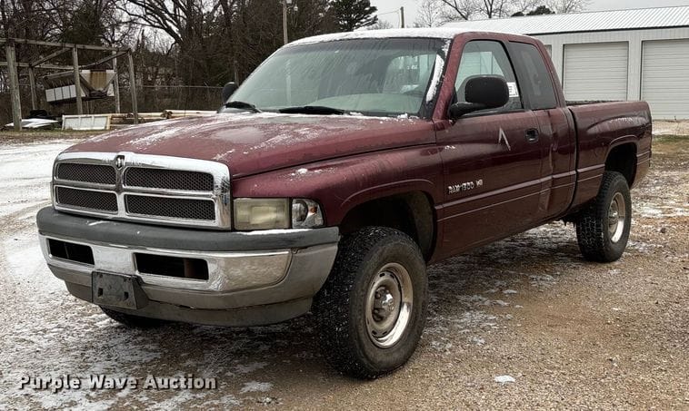 2001 Dodge Ram 1500 Equipment Image0