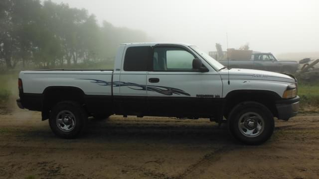Image of Dodge Ram 1500 equipment image 3