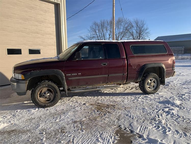 2001 Dodge Ram 1500 Equipment Image0