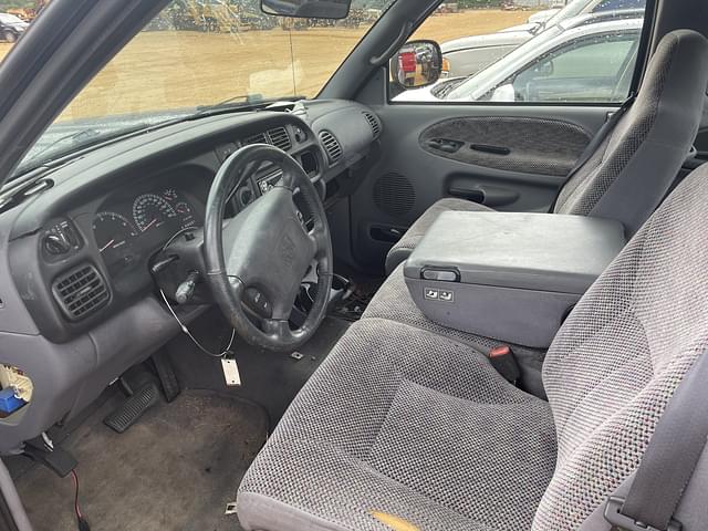 Image of Dodge Ram 1500 equipment image 4