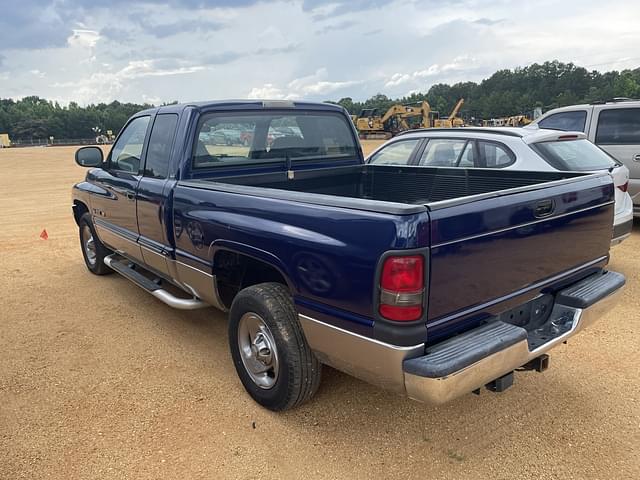 Image of Dodge Ram 1500 equipment image 3