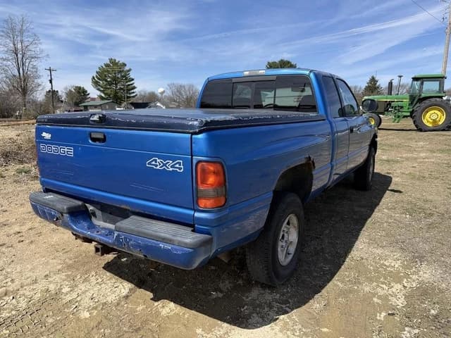 Image of Dodge Ram 1500 equipment image 3