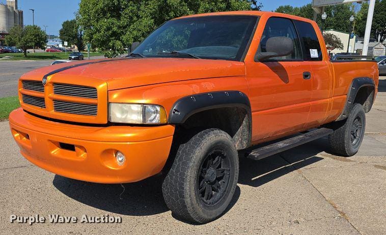 2001 Dodge Ram 1500 Equipment Image0