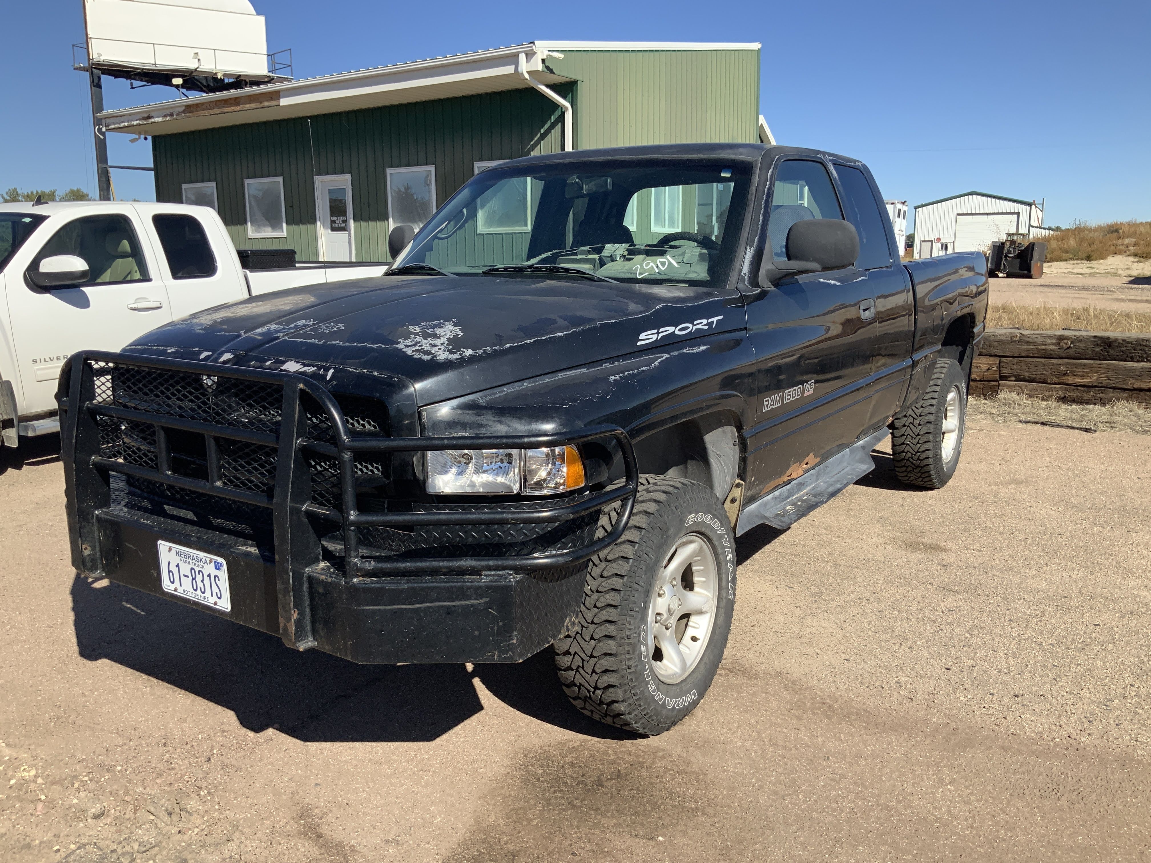 2001 Dodge Ram 1500 Equipment Image0
