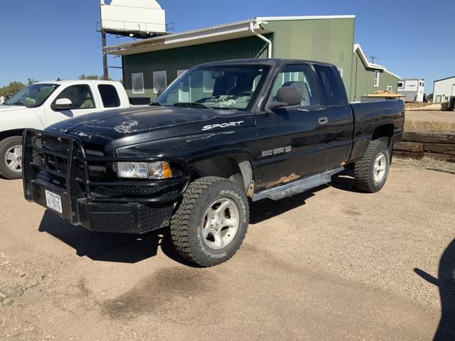Image of Dodge Ram 1500 equipment image 2