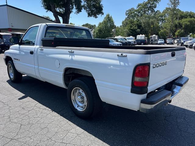 Image of Dodge Ram 1500 equipment image 3