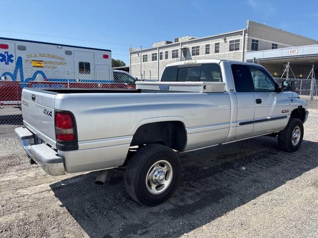 Image of Dodge Ram 2500 equipment image 2