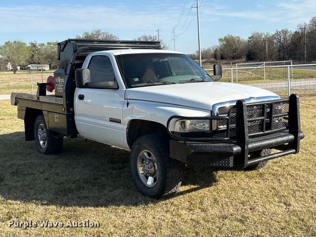 Image of Dodge Ram 2500 equipment image 2