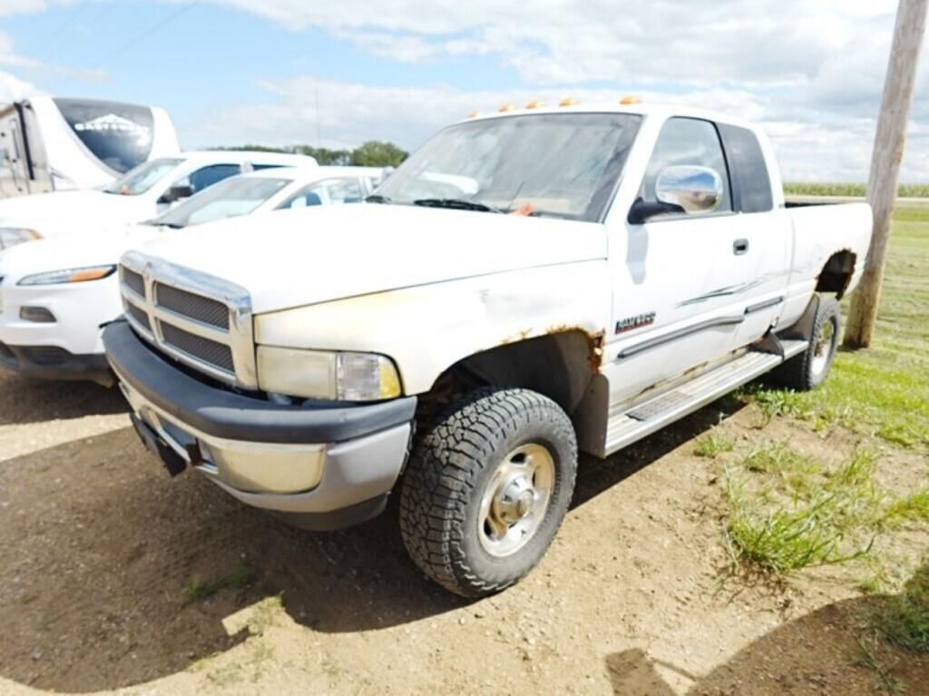 2001 Dodge Ram 2500 Equipment Image0
