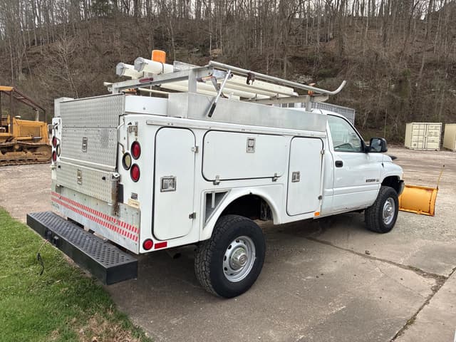 Image of Dodge Ram 2500 equipment image 3