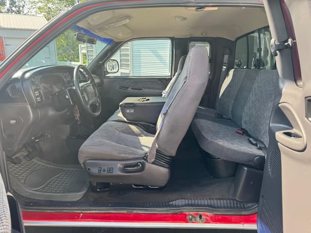Image of Dodge Ram 2500 equipment image 4