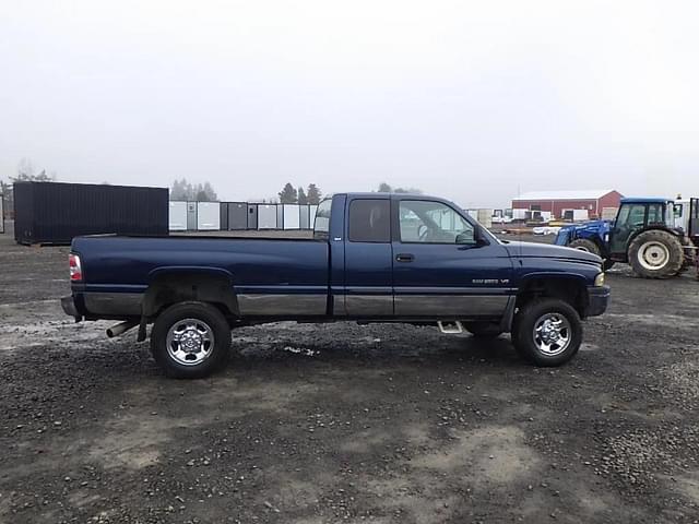 Image of Dodge Ram 2500 equipment image 2