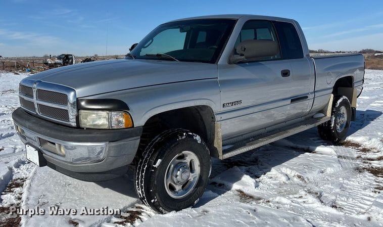 2001 Dodge Ram 2500 Equipment Image0
