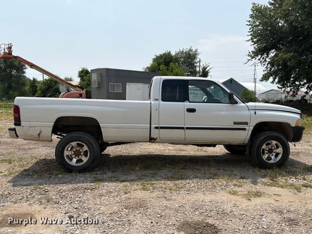 Image of Dodge Ram 2500 equipment image 3