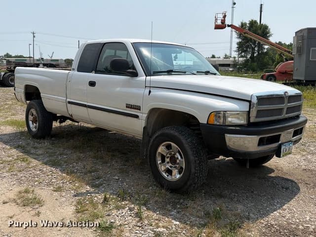 Image of Dodge Ram 2500 equipment image 2