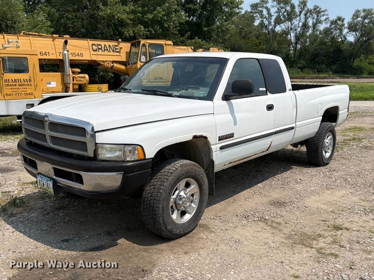 2001 Dodge Ram 2500 Equipment Image0
