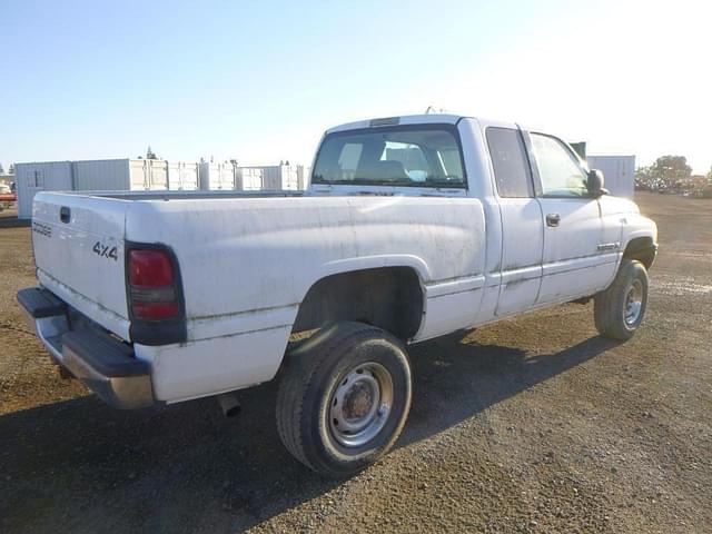 Image of Dodge Ram 2500 equipment image 2