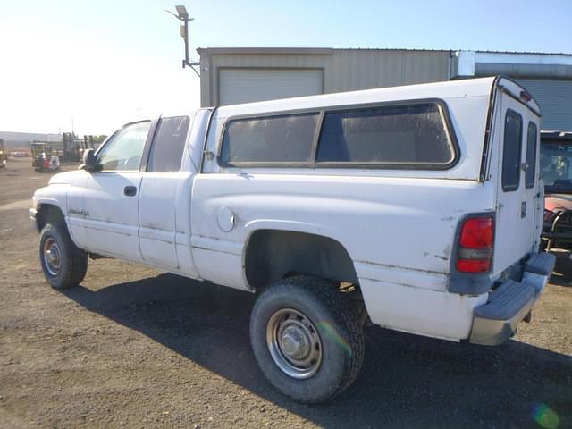 Image of Dodge Ram 2500 equipment image 3