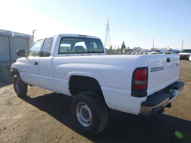 Image of Dodge Ram 2500 equipment image 3