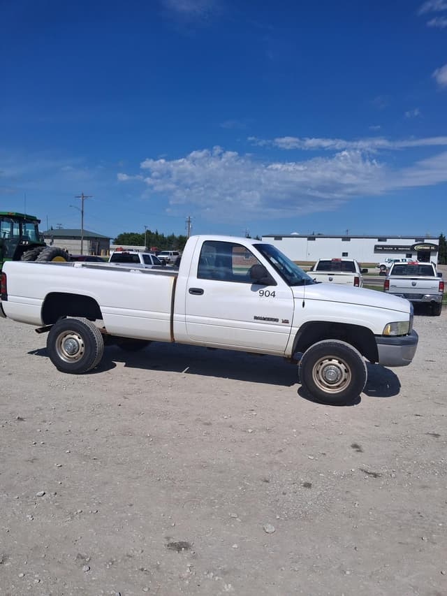 Image of Dodge Ram 2500 equipment image 2
