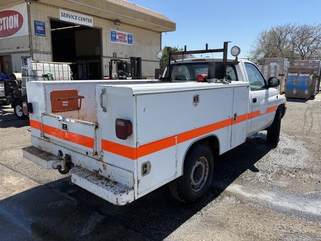 Image of Dodge Ram 2500 equipment image 2