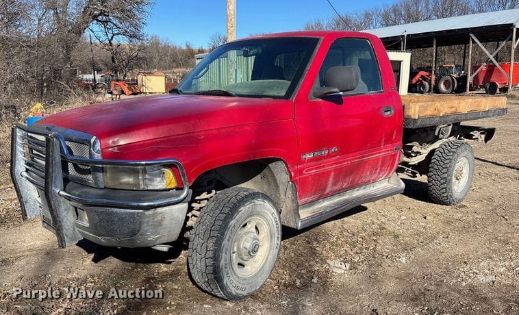 2001 Dodge Ram 2500 Equipment Image0