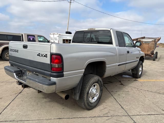 Image of Dodge Ram 2500 equipment image 2