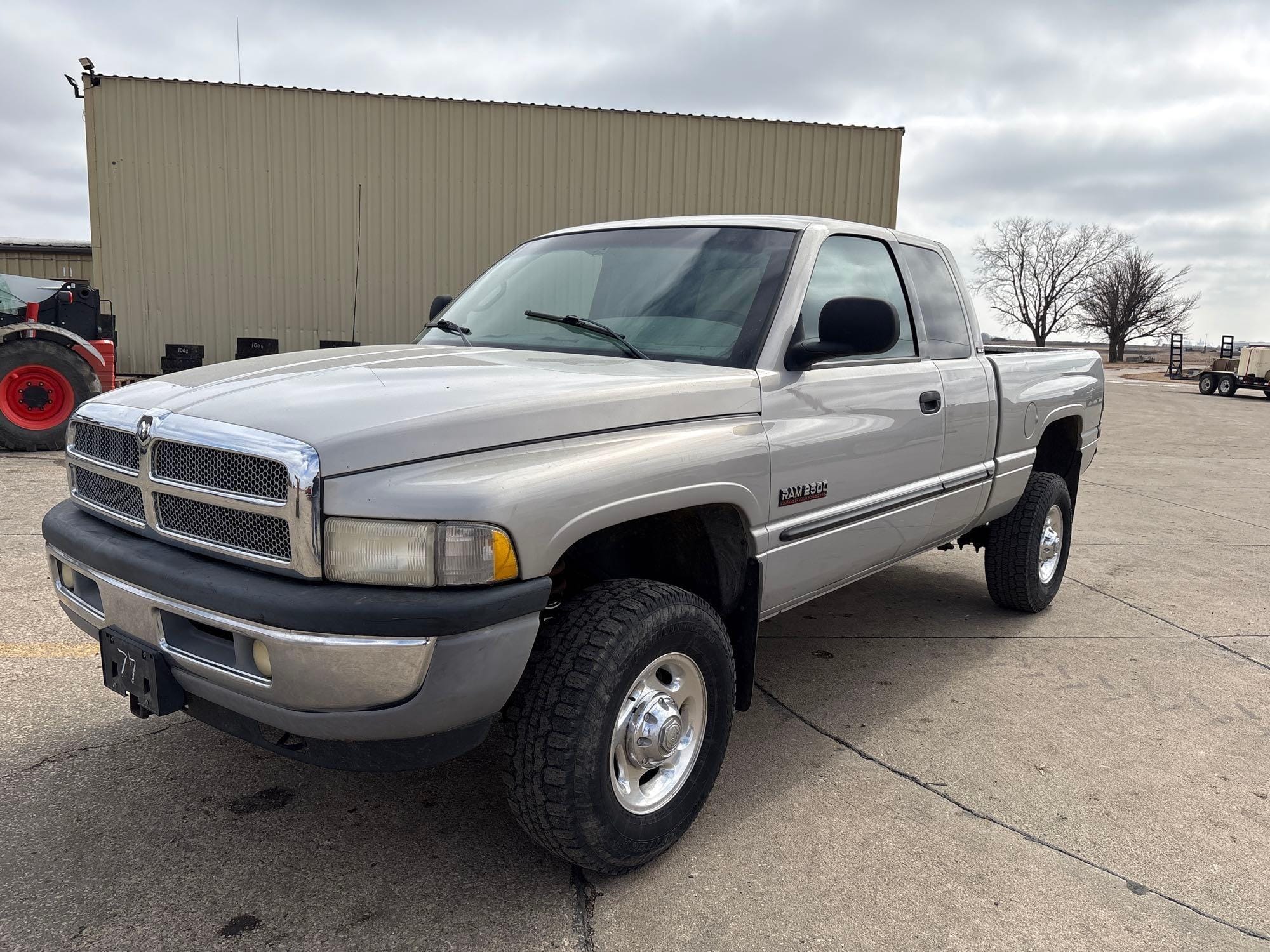 2001 Dodge Ram 2500 Equipment Image0