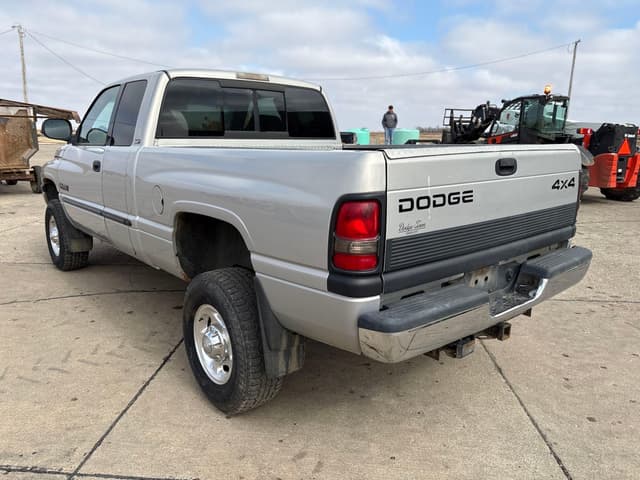 Image of Dodge Ram 2500 equipment image 3
