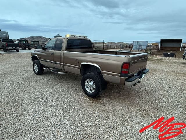 Image of Dodge Ram 2500 equipment image 2
