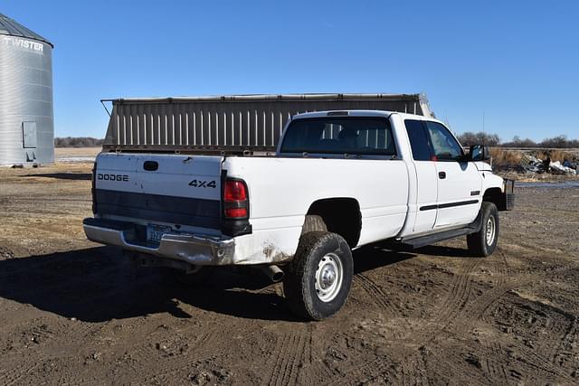 Image of Dodge Ram 2500 equipment image 2