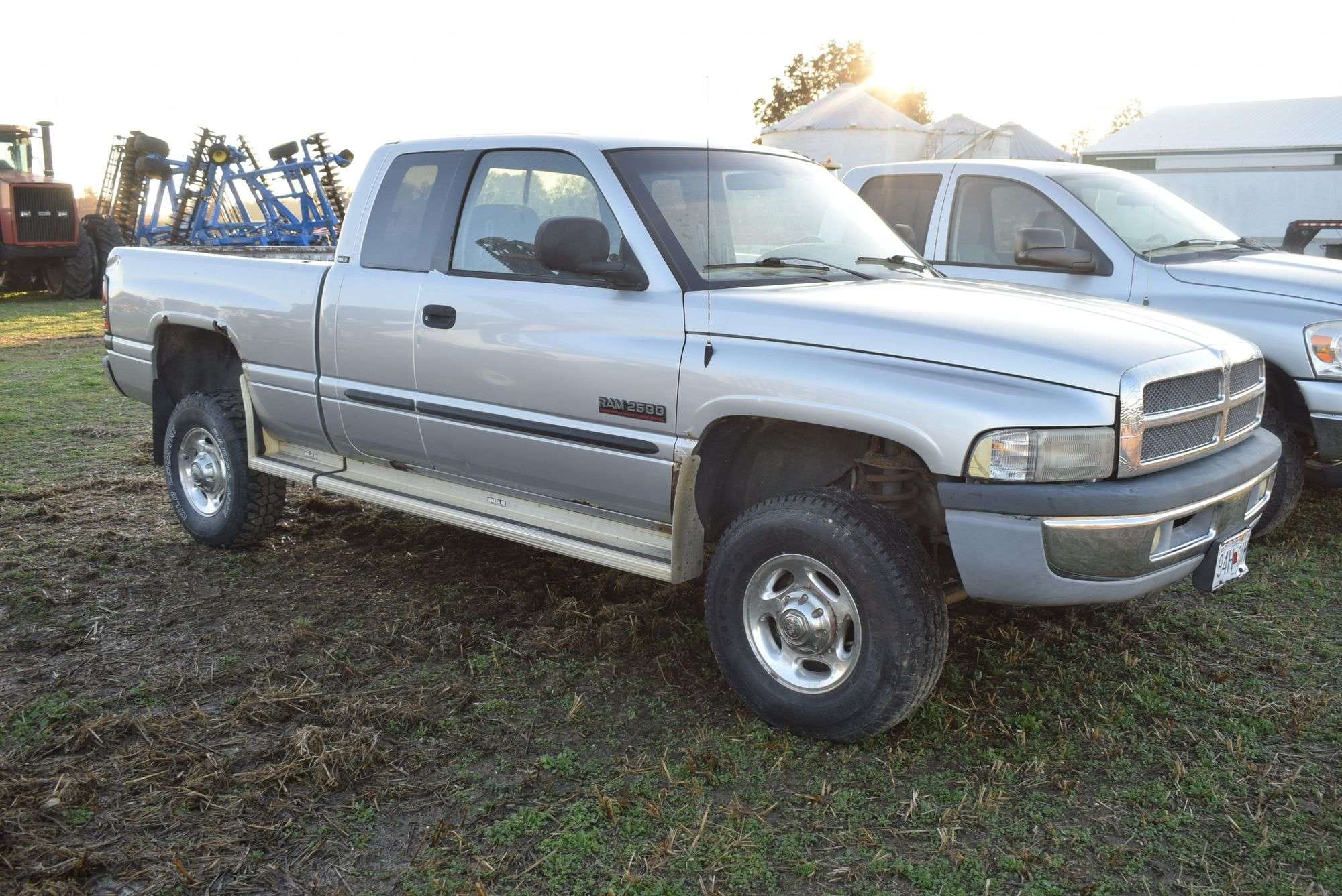 2001 Dodge Ram 2500 Equipment Image0
