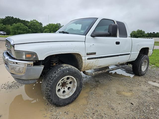 Image of Dodge Ram 2500 equipment image 2