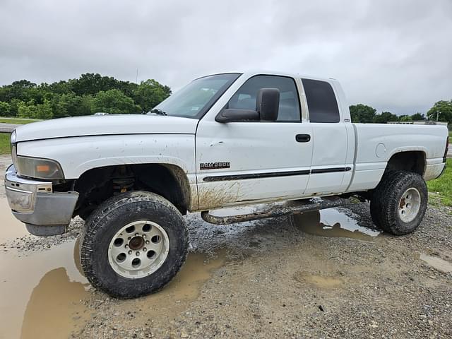 Image of Dodge Ram 2500 equipment image 3