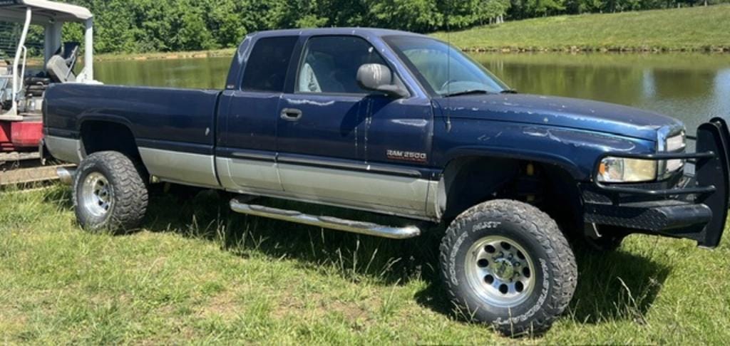2001 Dodge Ram 2500 Equipment Image0