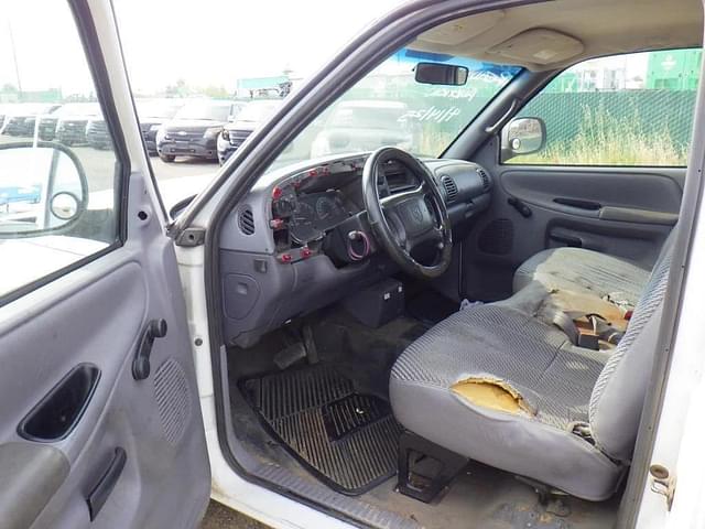 Image of Dodge Ram 2500 equipment image 4