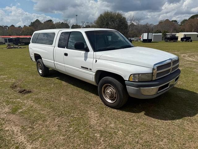 Image of Dodge Ram 2500 equipment image 2