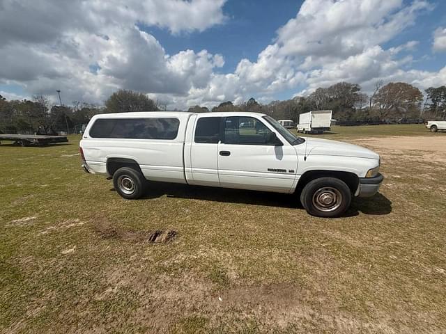 Image of Dodge Ram 2500 equipment image 3