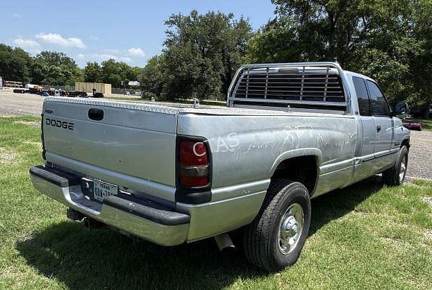 Image of Dodge Ram 2500 equipment image 2