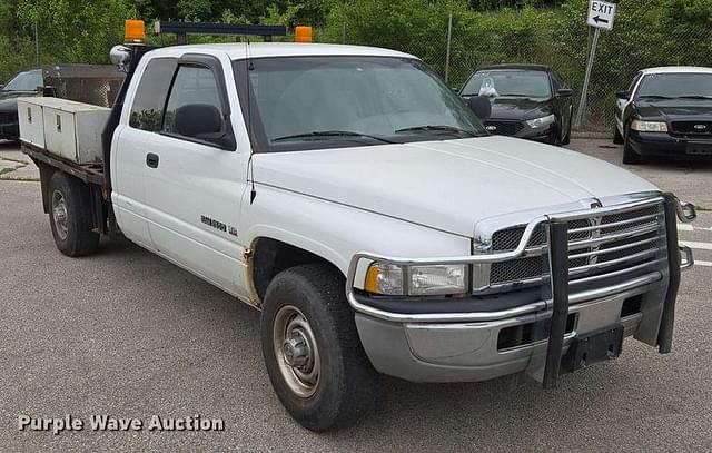 Image of Dodge Ram 2500 equipment image 2