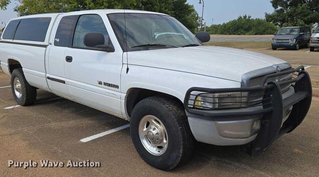 Image of Dodge Ram 2500 equipment image 2