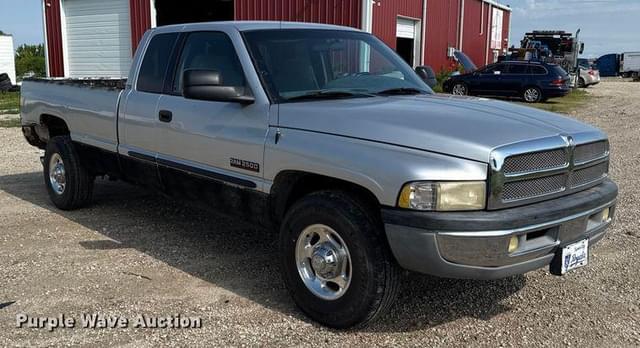 Image of Dodge Ram 2500 equipment image 2